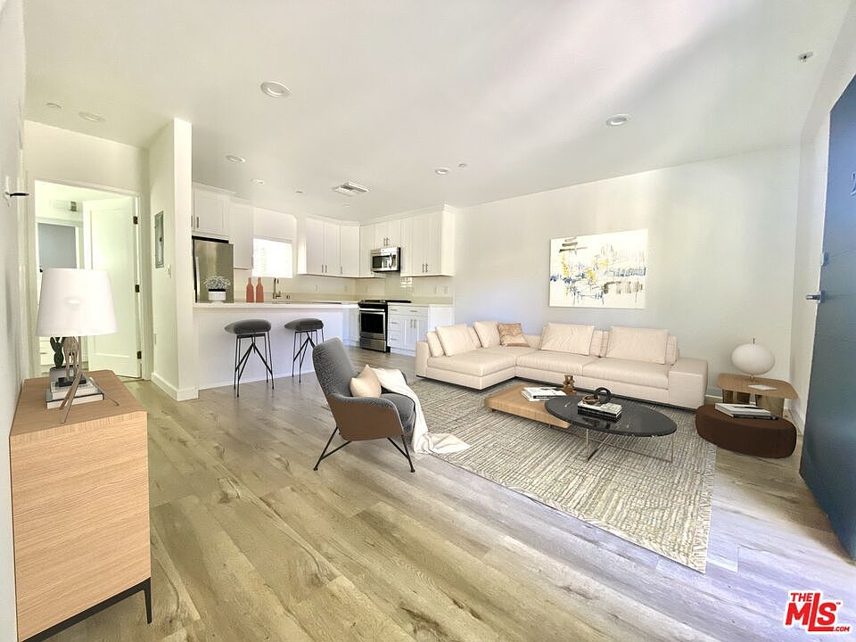1st image of 402 Pacific St #2