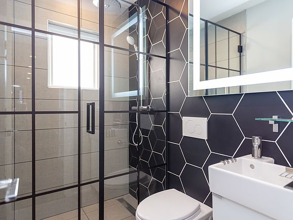 5th image of 6331 N Magnolia Ave #203
