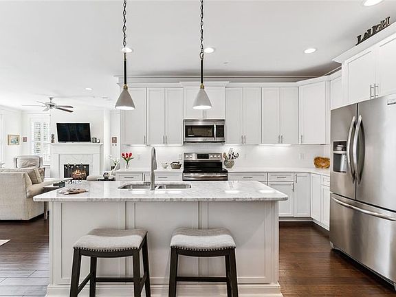 4th image of 105 Gascoigne Ave #103