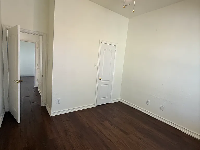 555 Southridge Way #555 — Photo 16