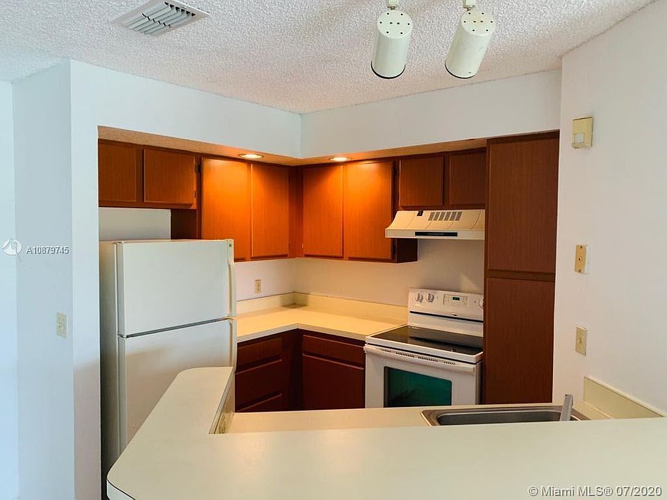1st image of 3380 Pinewalk Dr N APT 1125