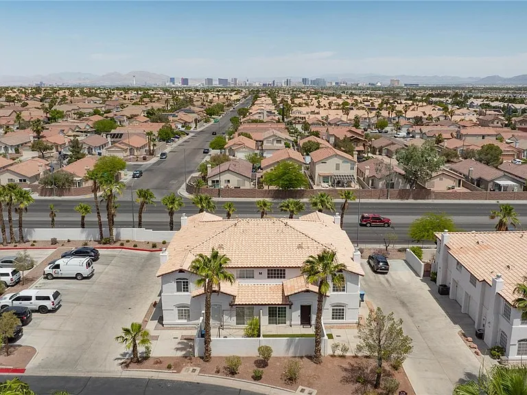 3910 Starfield Ln — Photo 31