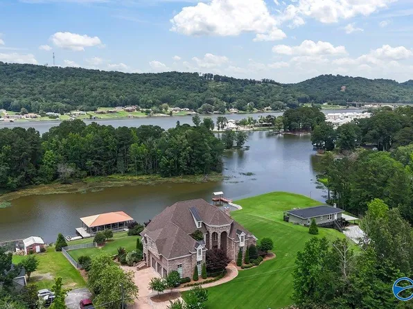 2400 Summerchase Dr, Southside, AL 35907