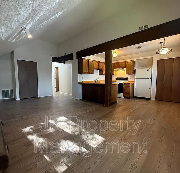 401 50th St S #14 — Photo 12