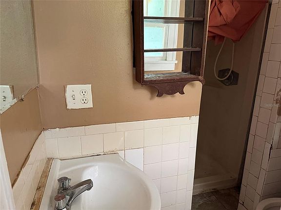 5th image of 444 AVENUE B NE