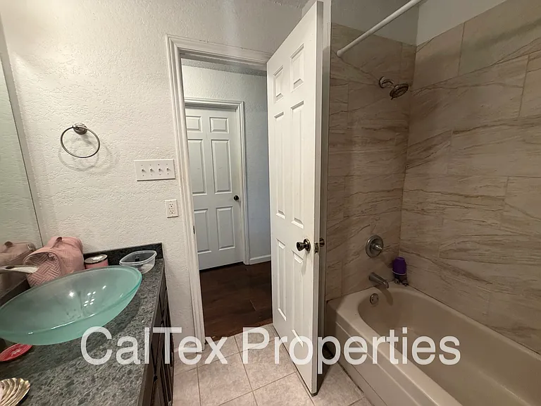 6413 Whitehurst Dr — Photo 9