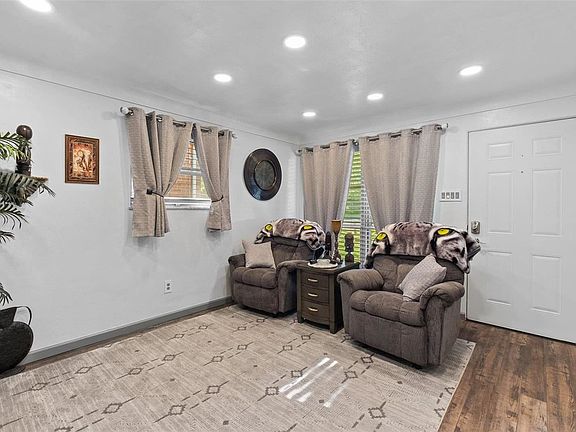 4th image of 9097 Bobb Ave