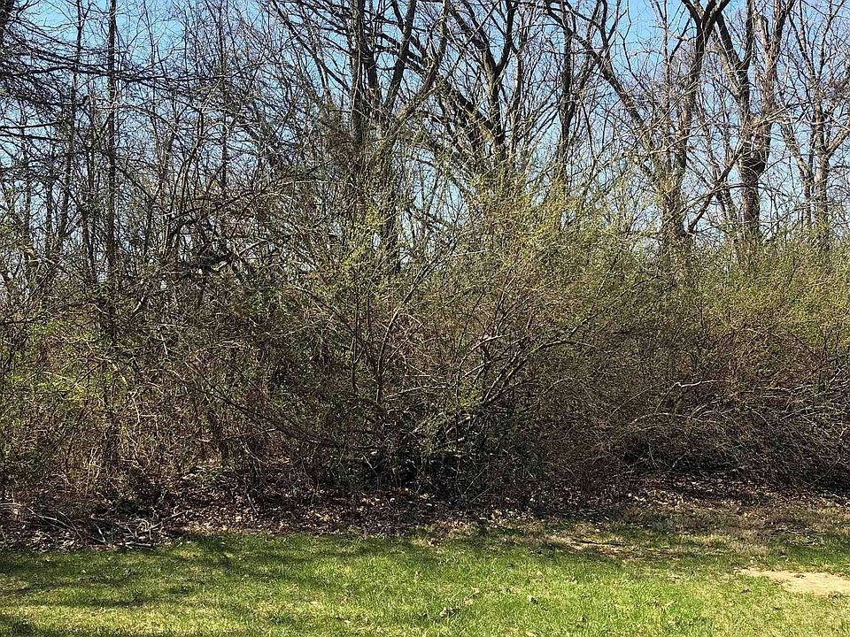 2nd image of 3908 Vanderbilt Cir