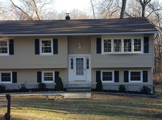 91 Woodland Rd, Mahopac, NY 10541