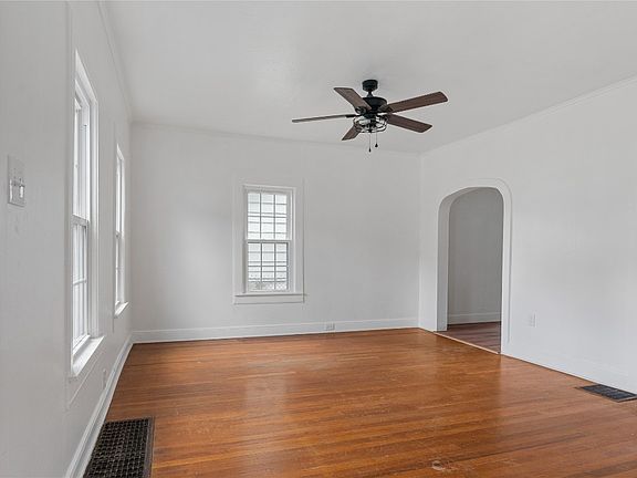 3rd image of 103 S Washington St