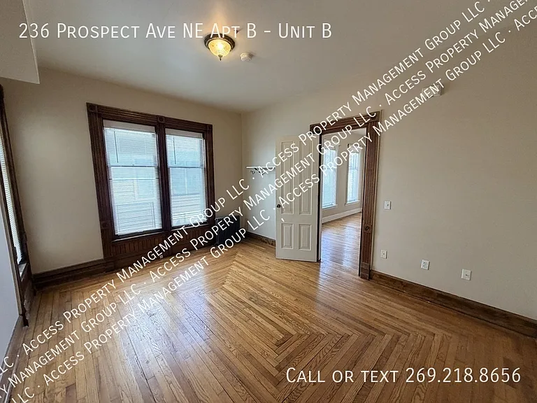236 Prospect Ave NE #B — Photo 10