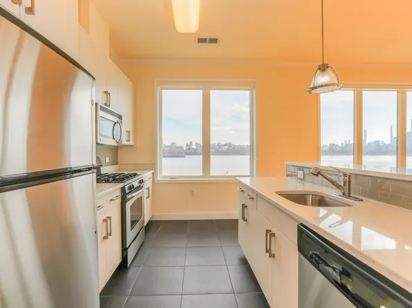 10 Main Street image 12 of 23