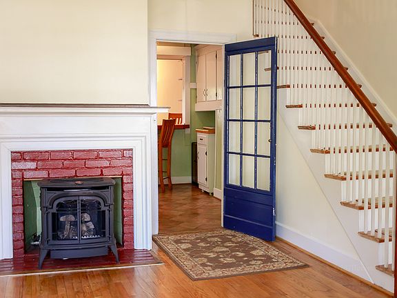 4th image of 10223 Warwick Blvd
