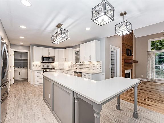 4th image of 3708 Blairwood St