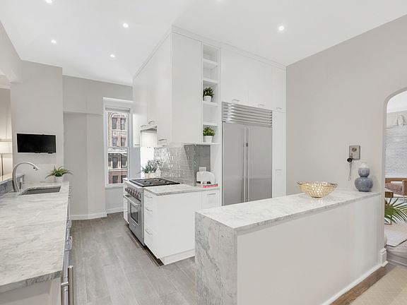 4th image of 246 W End Ave #10BC