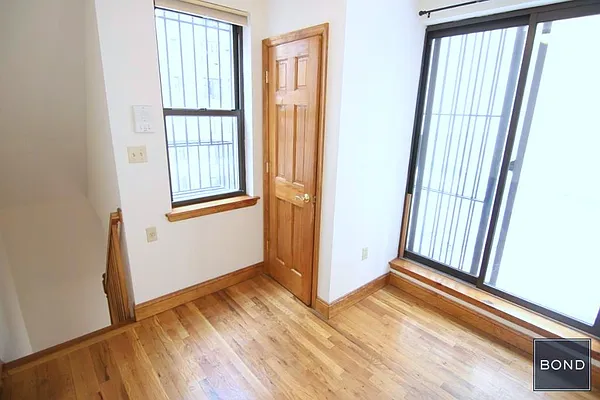 Rented by Bond New York | media 11