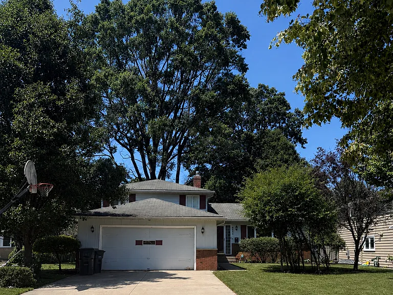 6580 Forest Glen Ave — Photo 1
