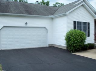 18 Hedgerows, New Middletown, OH 44442