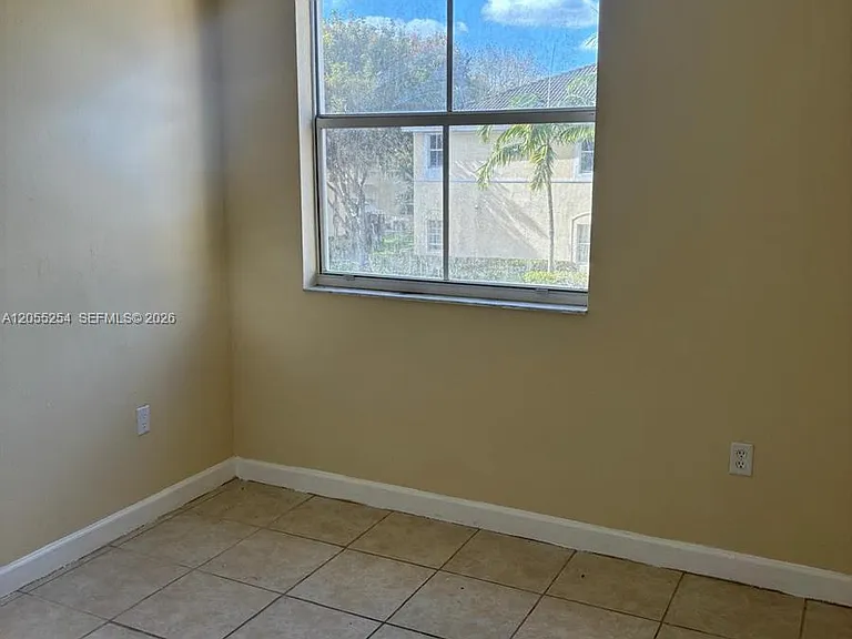1568 SE 26th St #204 — Photo 12