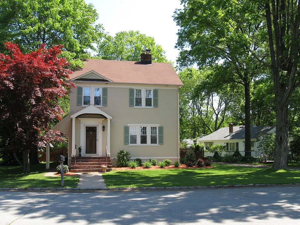 Fireplace, Wood Floors, Gas Range, Public Transportation 