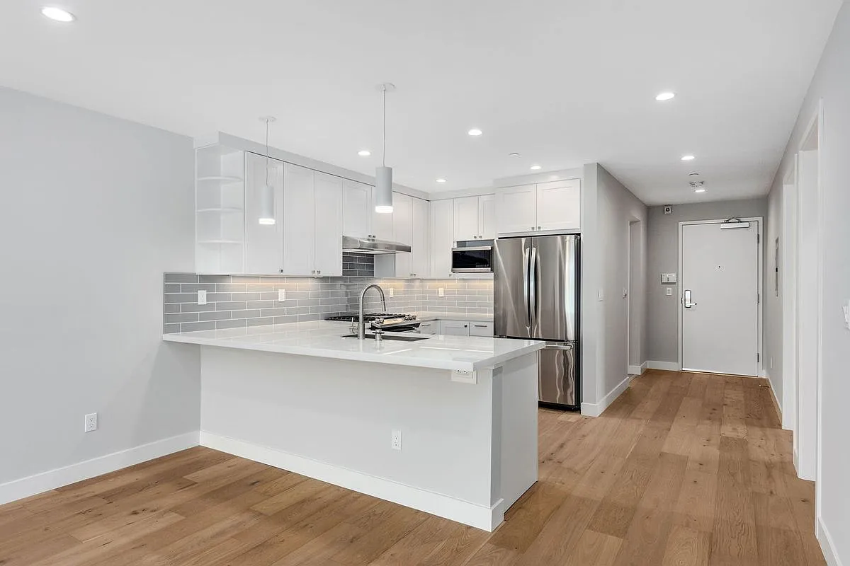 2 bed, 2.0 bath, 1290 sqft, $4,995 — Photo 2