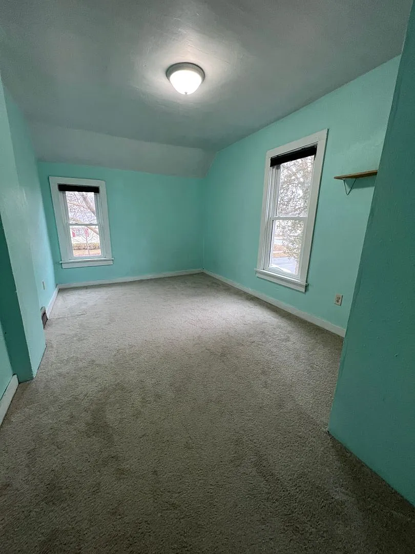 4 Bedroom Single-Family Home with Fenced Yard, Garage & Central Air — Photo 4