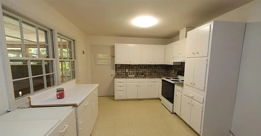 3 bed, 1.5 bath, 1535 sqft, $2,300 — Photo 3