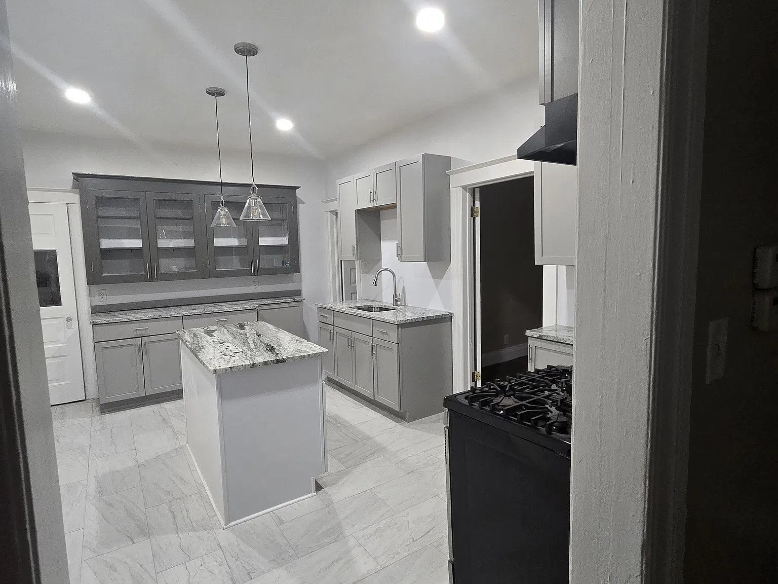 2 bed, 945 sqft, $1,325 — Photo 1