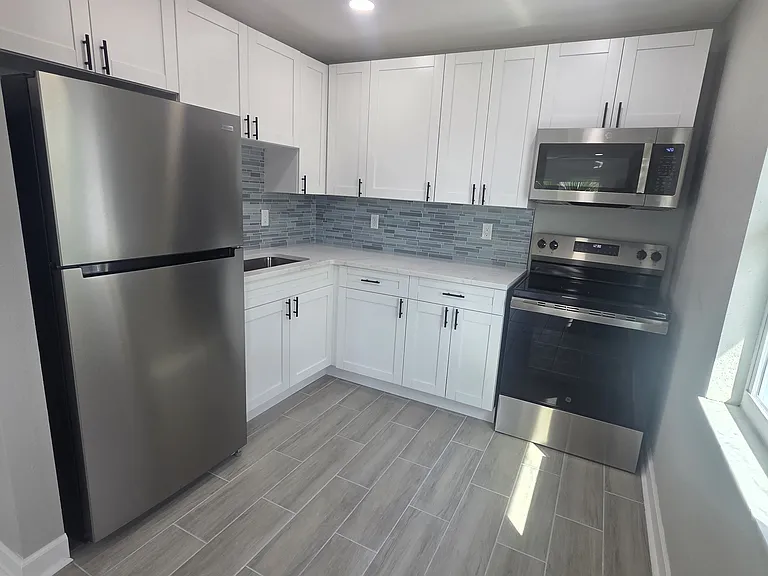 14906 N Bayshore Dr #1 — Photo 9