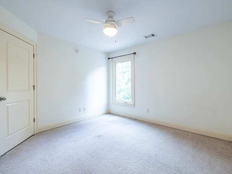 1040 Boulevard Dr NE — Photo 27