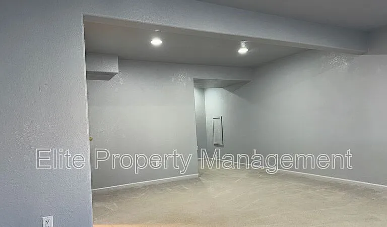 629 W Kenosha Dr — Photo 27