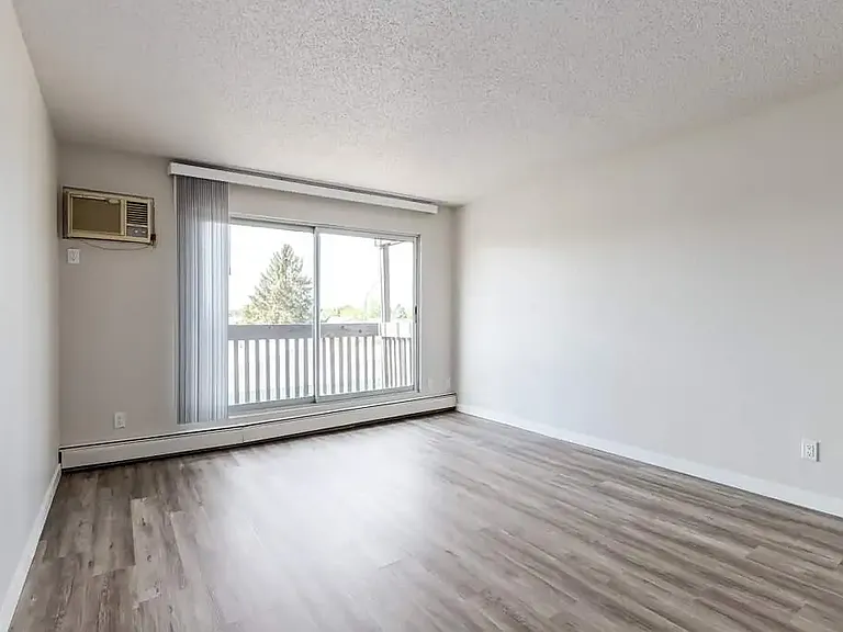 42 Campbell Cres SE #102 — Photo 15