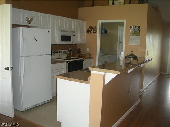 5th image of 209 NE 23rd St