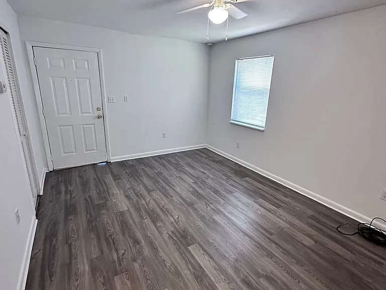 1944 Sunset Pl — Photo 3