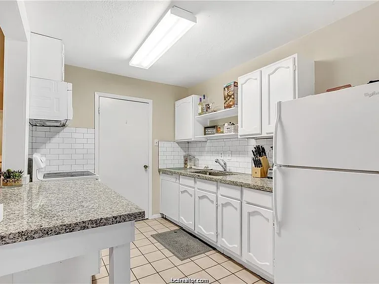 703 Wellesley Ct #A — Photo 6