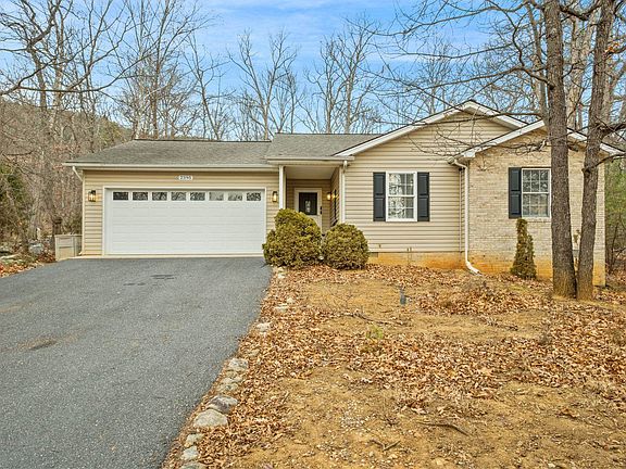 3rd image of 2395 Hopkins Dr
