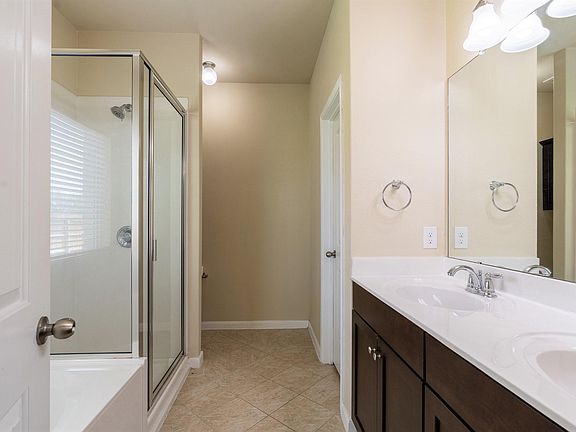 3rd image of 1508 Paint Brush Dr