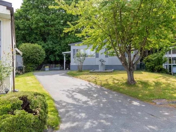 8220 King George Blvd #115, Surrey, BC V3W 6E1