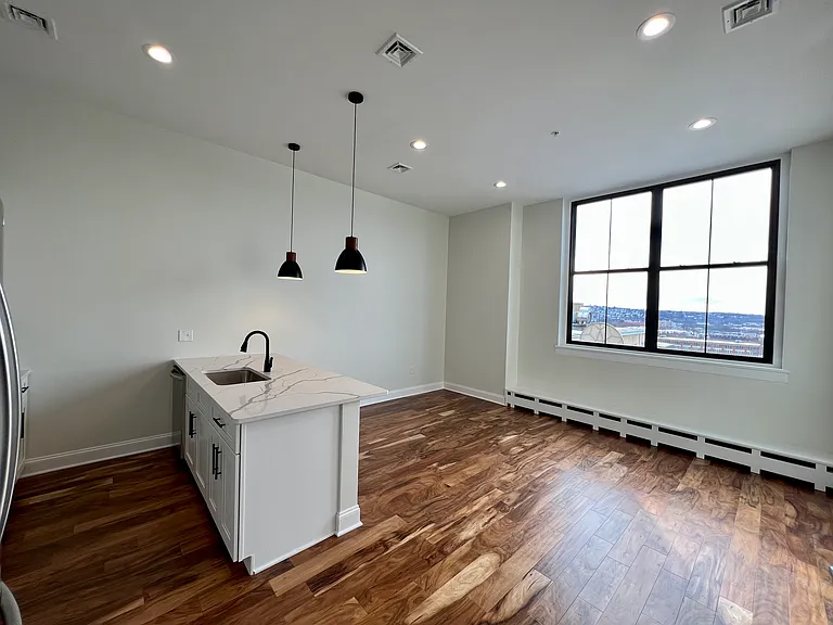 409 Lackawanna Ave #703 — Photo 3