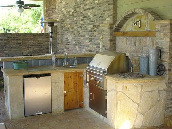 Outdoor Kitchen
