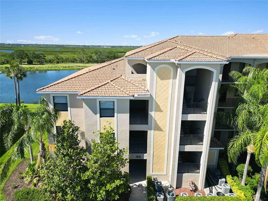 Building Photo - 7015 River Hammock Dr #201