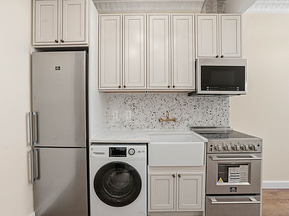 4th image of 63 Nassau St #202
