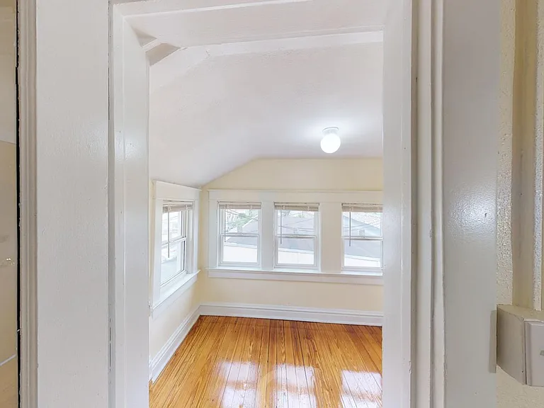 3344 Wyandotte St — Photo 15
