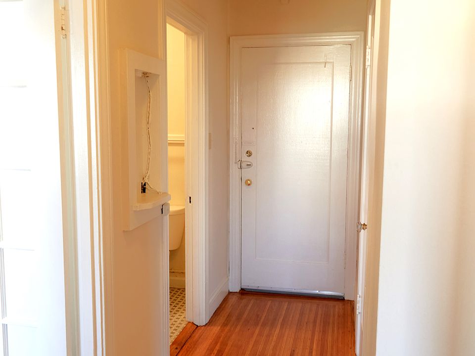 Foyer - Hallway