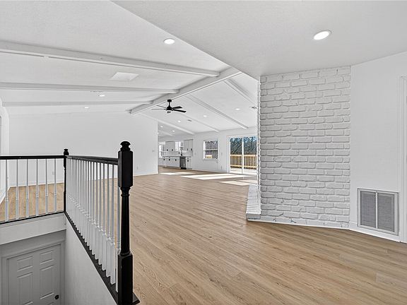 4th image of 109 Ruth Ln