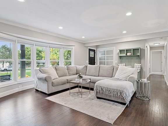 3rd image of 2430 Jewel Ln N