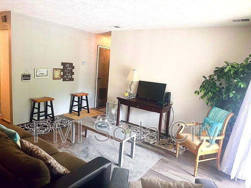 1 bed, 1.0 bath, 612 sqft, $975 — Photo 1