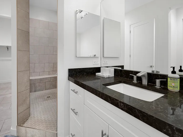 2402 Retreat Cir — Photo 40