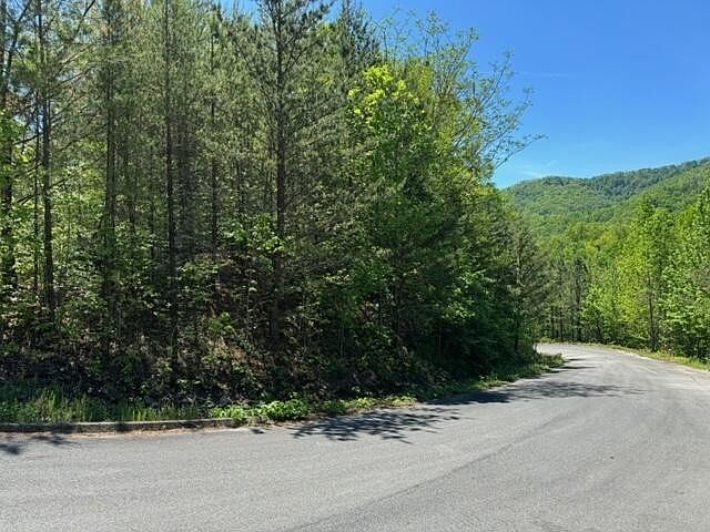 1st image of 2481 Happy Hollow Rd