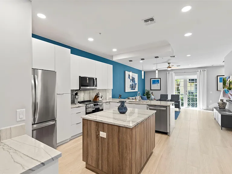 2241 NE 9th Ave — Photo 4